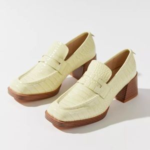 Urban Outfitters Lucy Croc Loafer Size 8